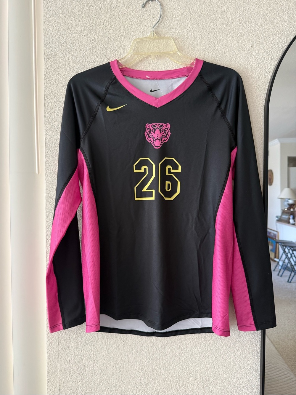 BNWT Nike Black & Pink Long Sleeve Team Jersey Medium Tiger Logo Check